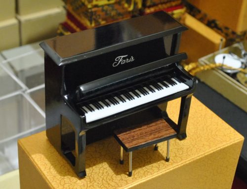 Miniatur piano upright
